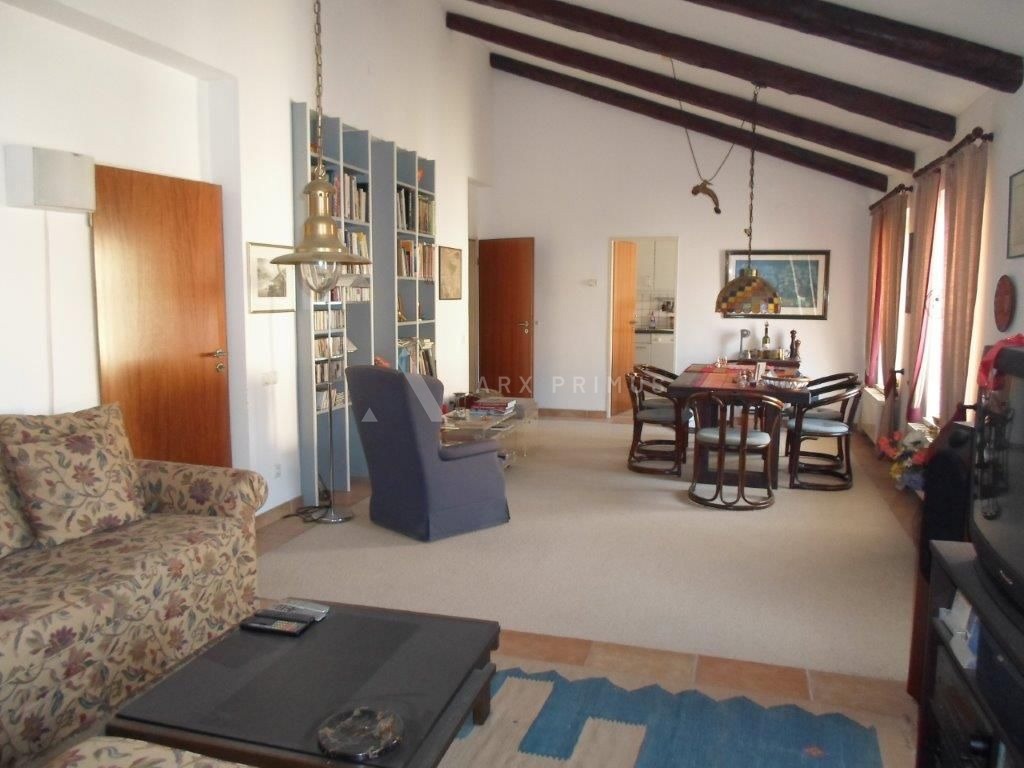 Zgrada u Puli na odličnoj lokaciji