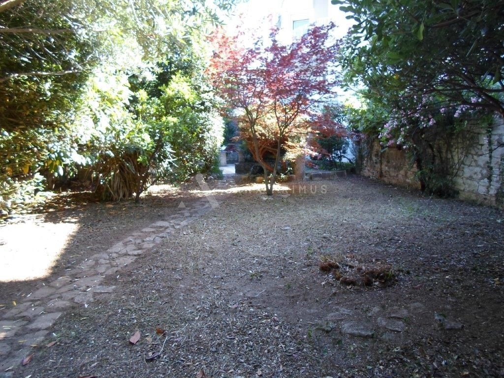 Zgrada u Puli na odličnoj lokaciji