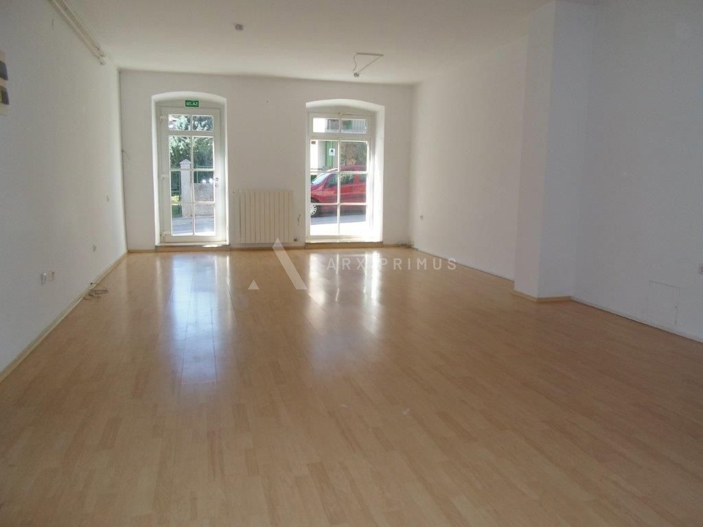 Zgrada u Puli na odličnoj lokaciji