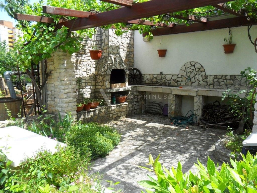 Zgrada u Puli na odličnoj lokaciji