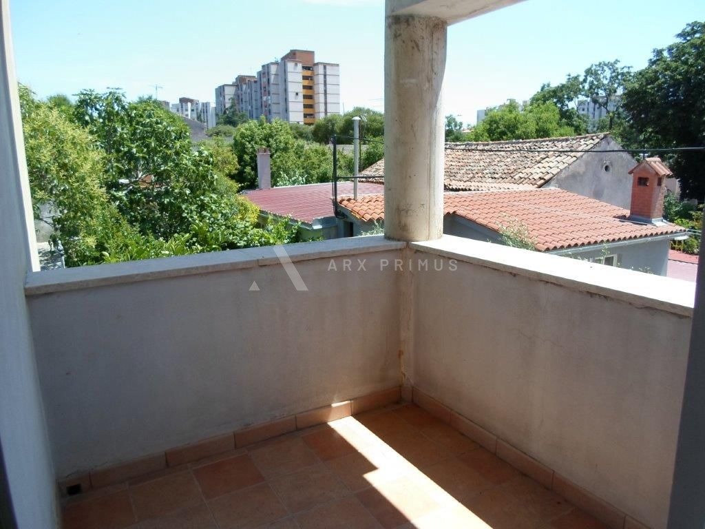 Zgrada u Puli na odličnoj lokaciji