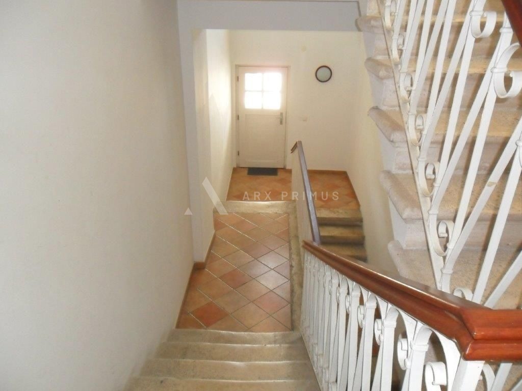 Zgrada u Puli na odličnoj lokaciji