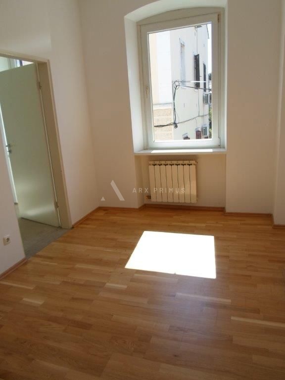 Zgrada u Puli na odličnoj lokaciji