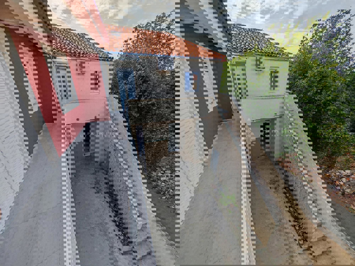 Casa nel centro di Petrčane, a 100 m dal mare