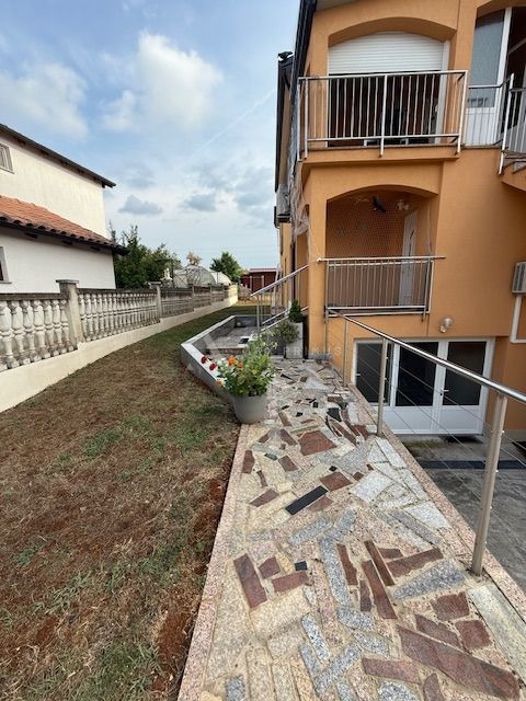 Prizemni stan u Finidi, Umag