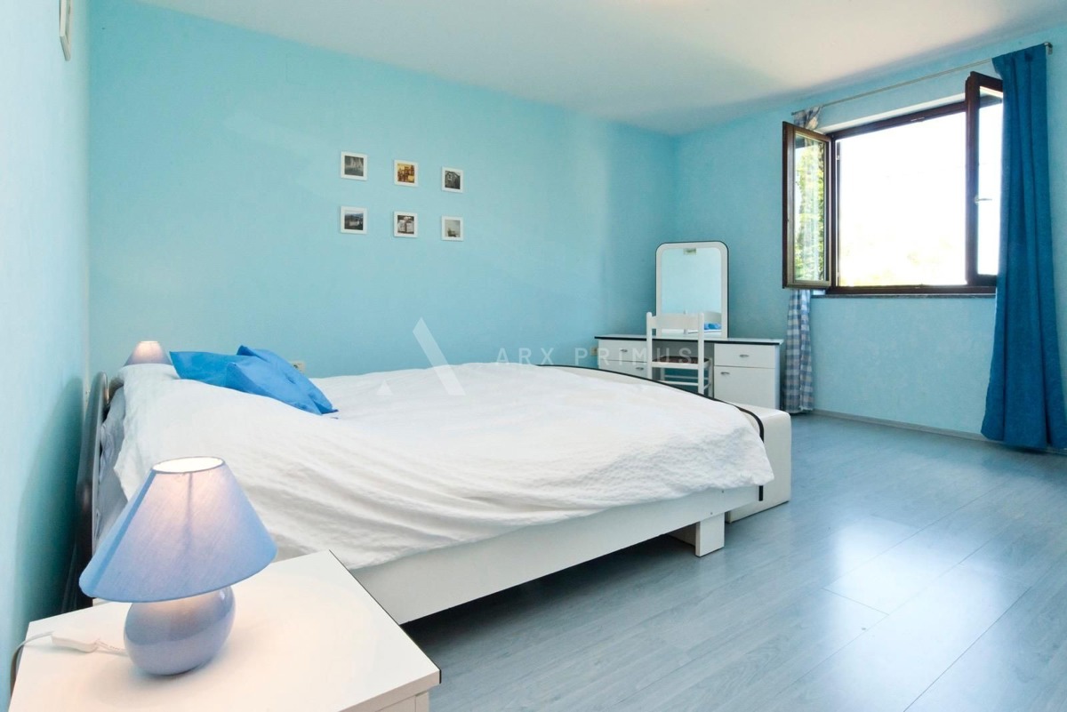 Obiteljska kuća, okolica Buja