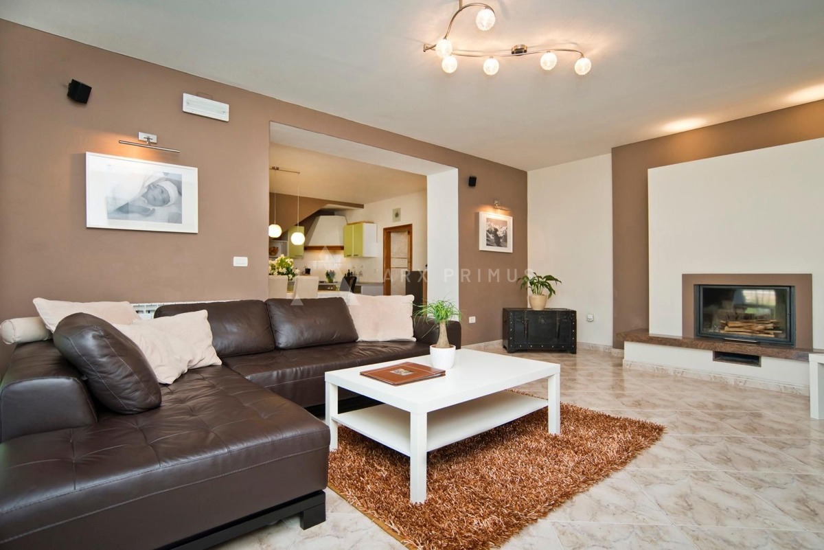 Obiteljska kuća, okolica Buja