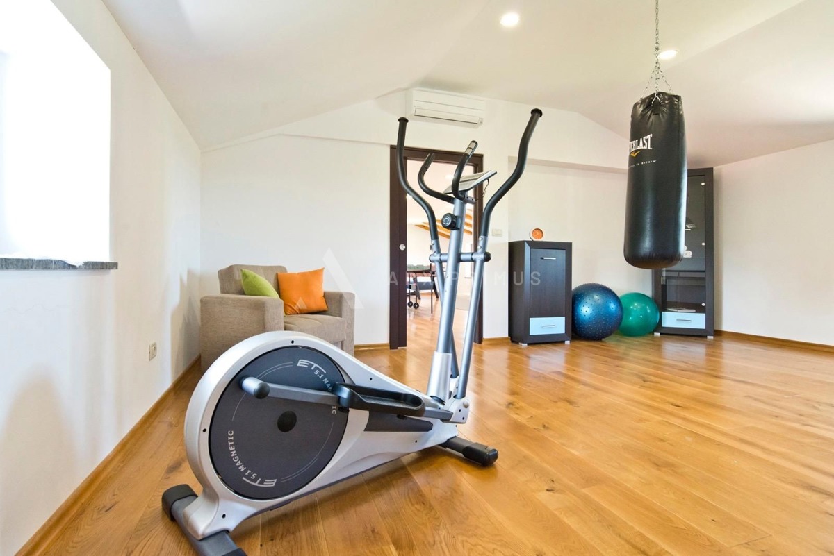 Obiteljska kuća, okolica Buja