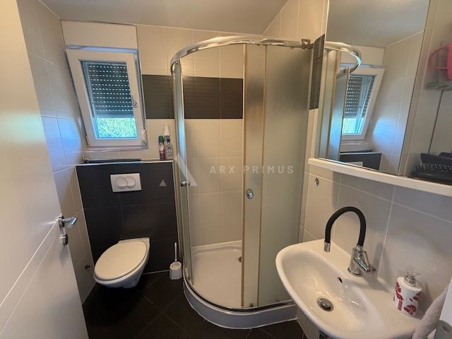 Odličan stan u Zambratiji blizu mora