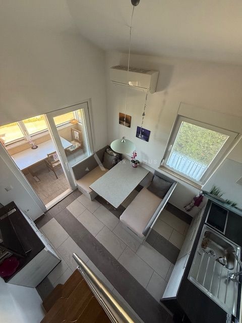 Odličan stan u Zambratiji blizu mora