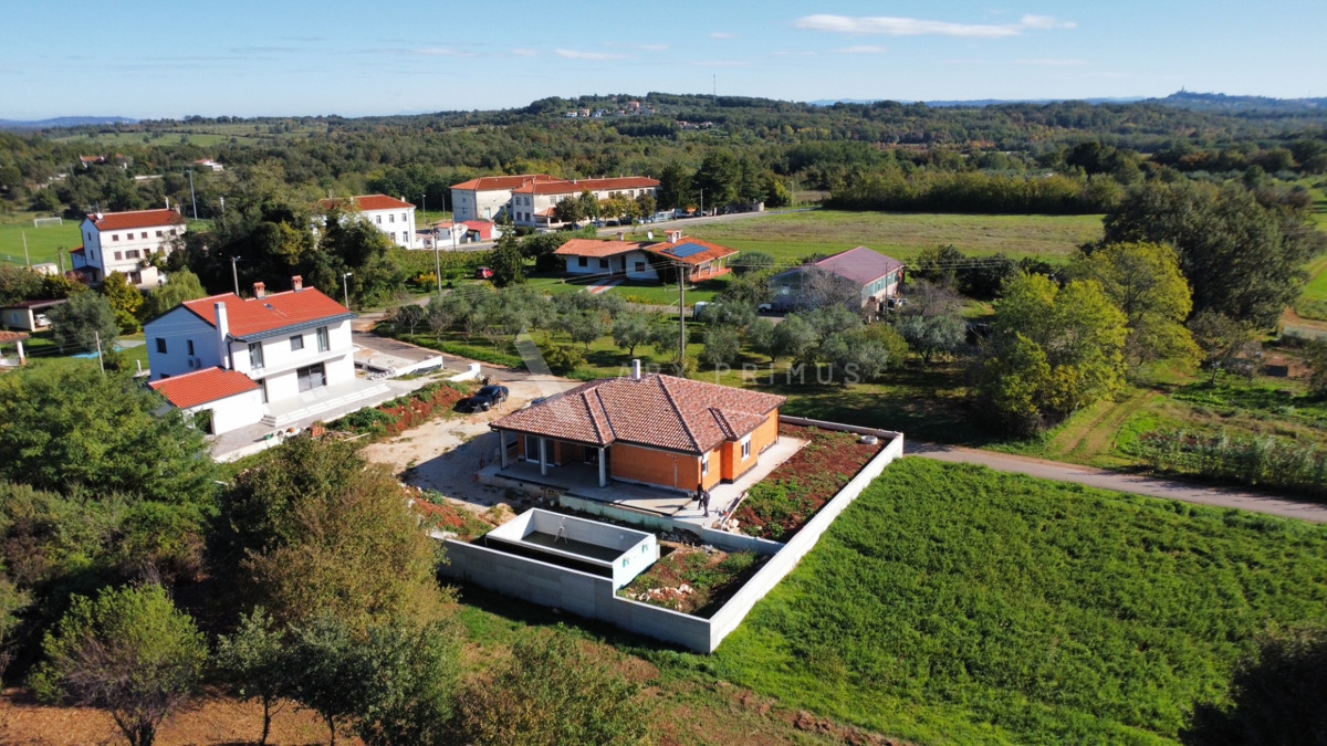 Nova prizemna samostojeća kuća s bazenom – Juricani, Umag