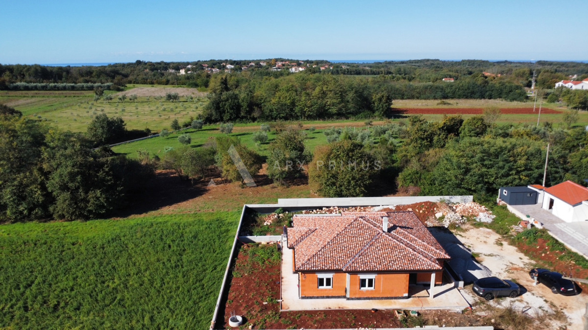 Nova prizemna samostojeća kuća s bazenom – Juricani, Umag