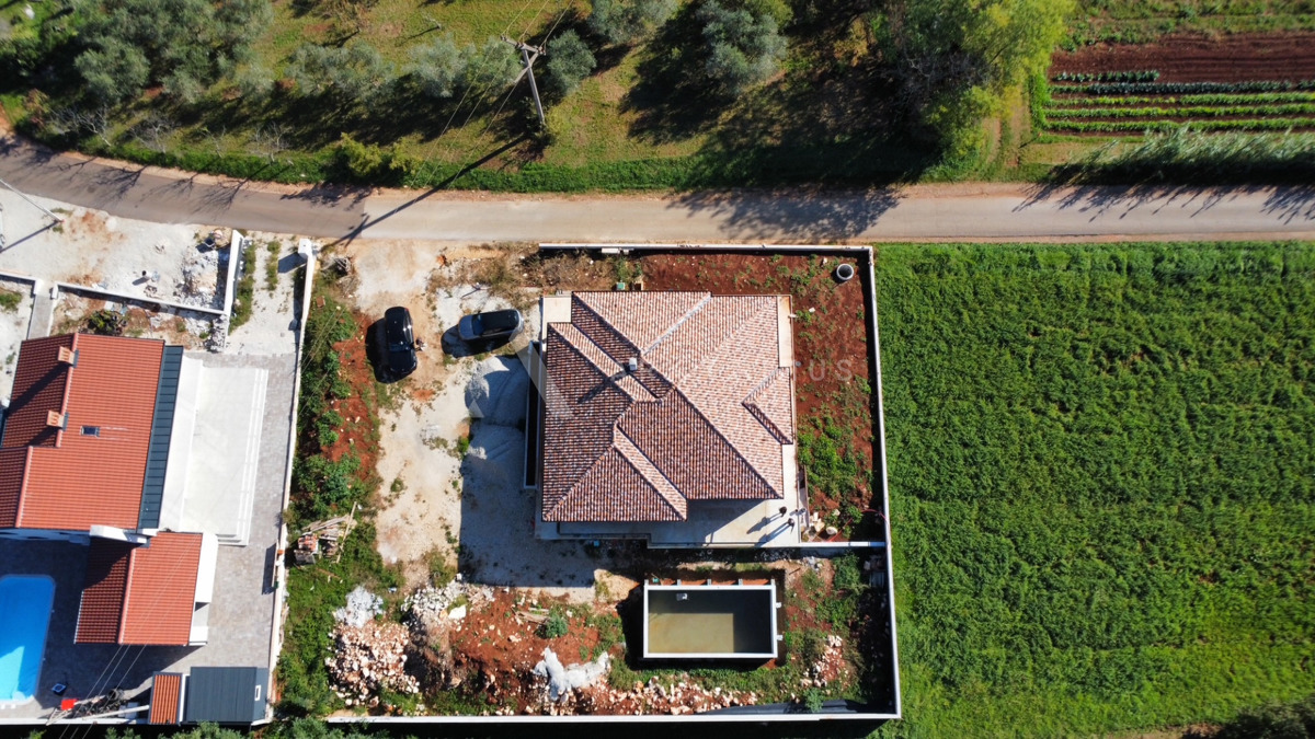 Nova prizemna samostojeća kuća s bazenom – Juricani, Umag