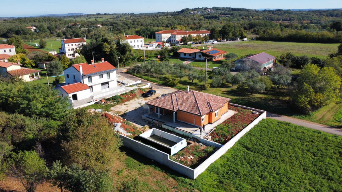 Nova prizemna samostojeća kuća s bazenom – Juricani, Umag