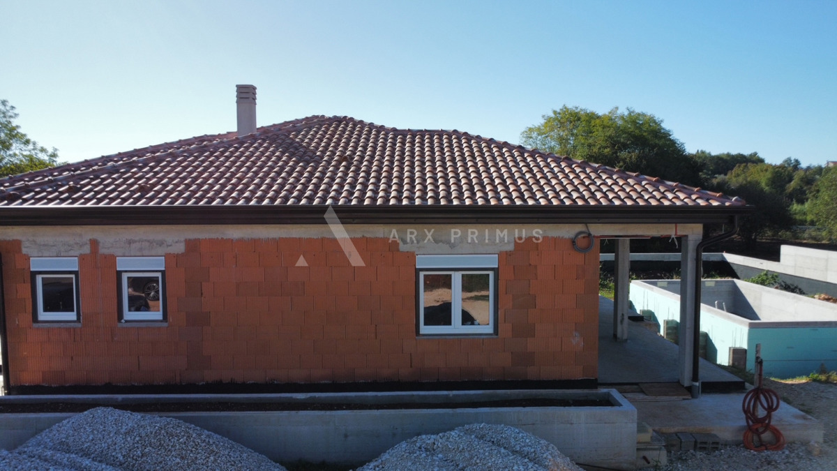 Nova prizemna samostojeća kuća s bazenom – Juricani, Umag