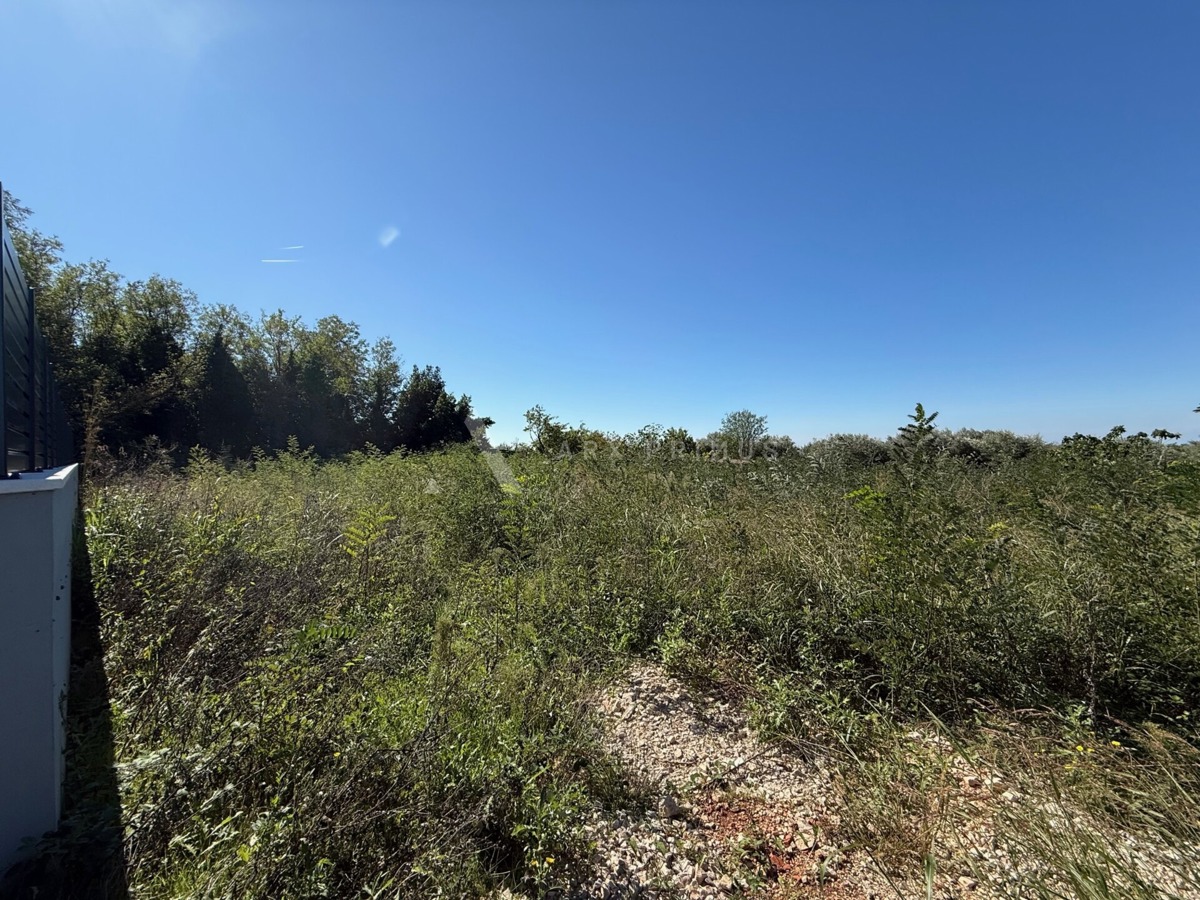 Terreno con permesso di costruzione per una casa bifamiliare, Finida, Umago