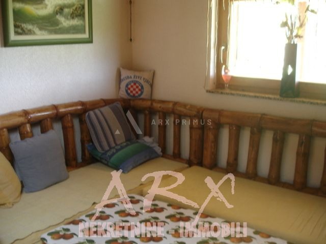 Samostojeća kuća sa tri stana, Bušćina, Umag