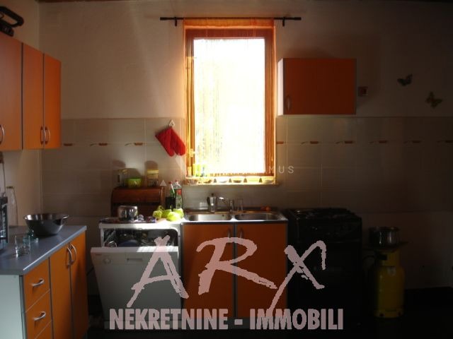 Samostojeća kuća sa tri stana, Bušćina, Umag