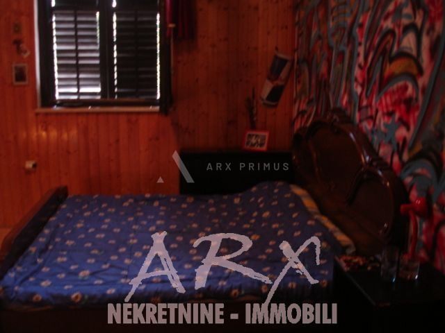 Samostojeća kuća sa tri stana, Bušćina, Umag