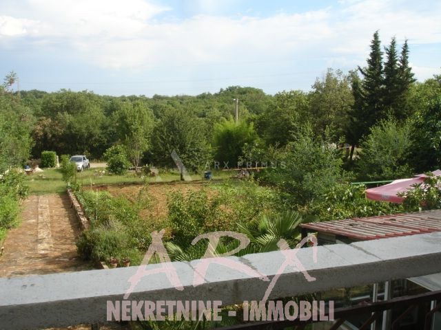 Samostojeća kuća sa tri stana, Bušćina, Umag