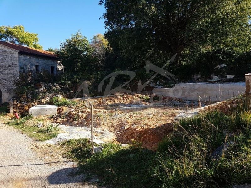 Terreno edificabile per due ville in pietra per il turismo esclusivo