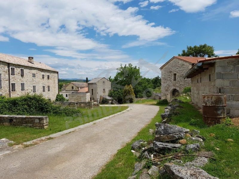 Terreno edificabile per due ville in pietra per il turismo esclusivo