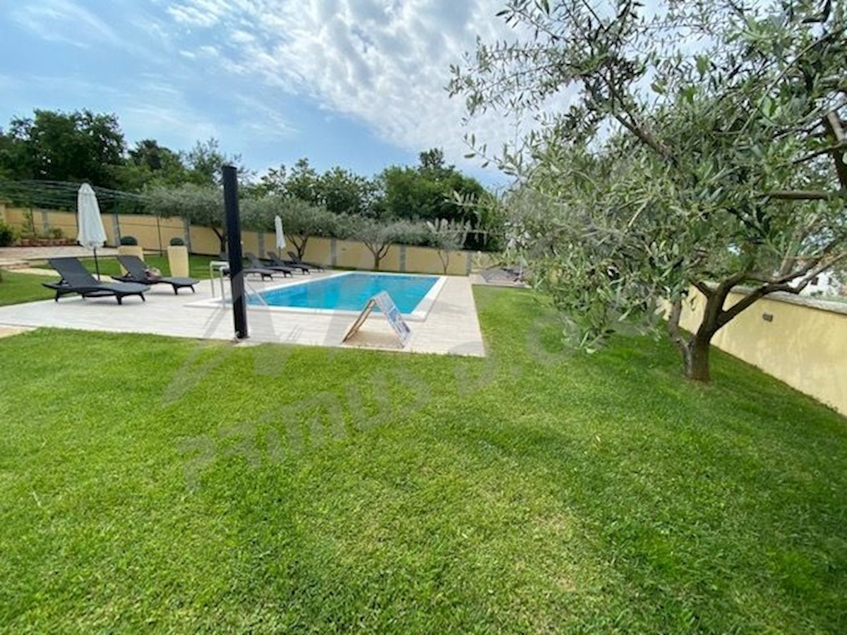 Casa con appartamenti e piscina, Murine