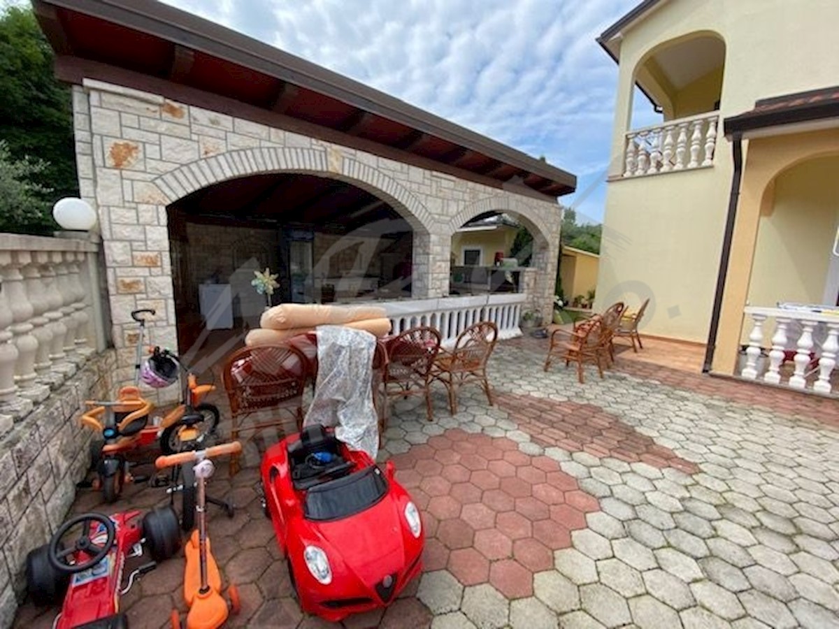 Casa con appartamenti e piscina, Murine