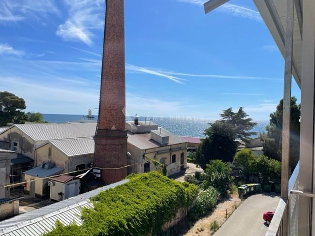 Stan u centru grada sa pogledom na more