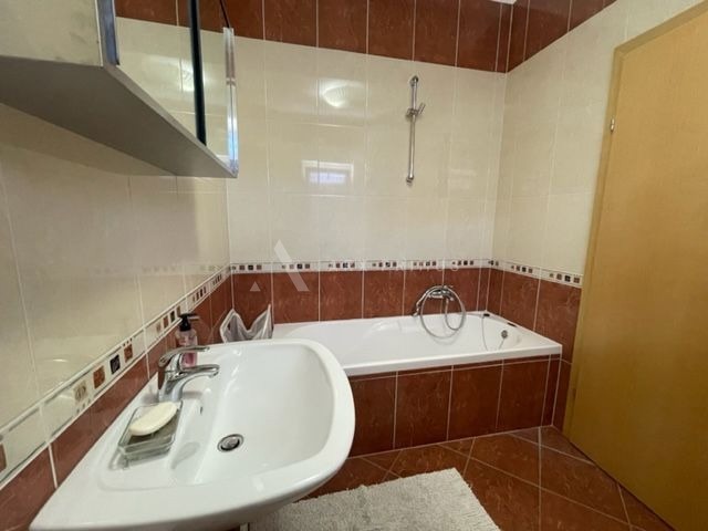 Stan u centru grada sa pogledom na more