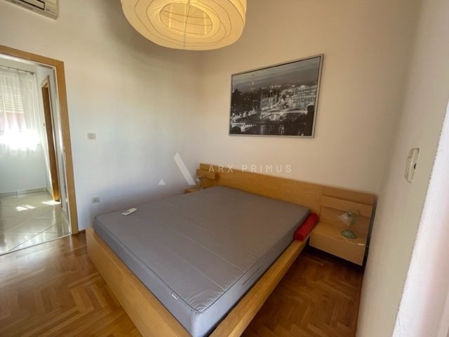 Stan u centru grada sa pogledom na more