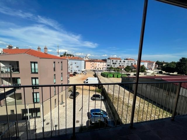 Stan u centru grada sa pogledom na more