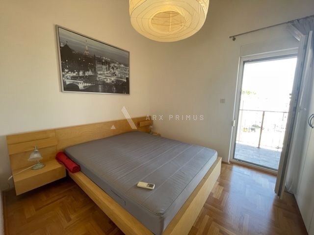 Stan u centru grada sa pogledom na more