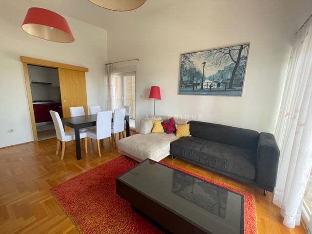 Stan u centru grada sa pogledom na more