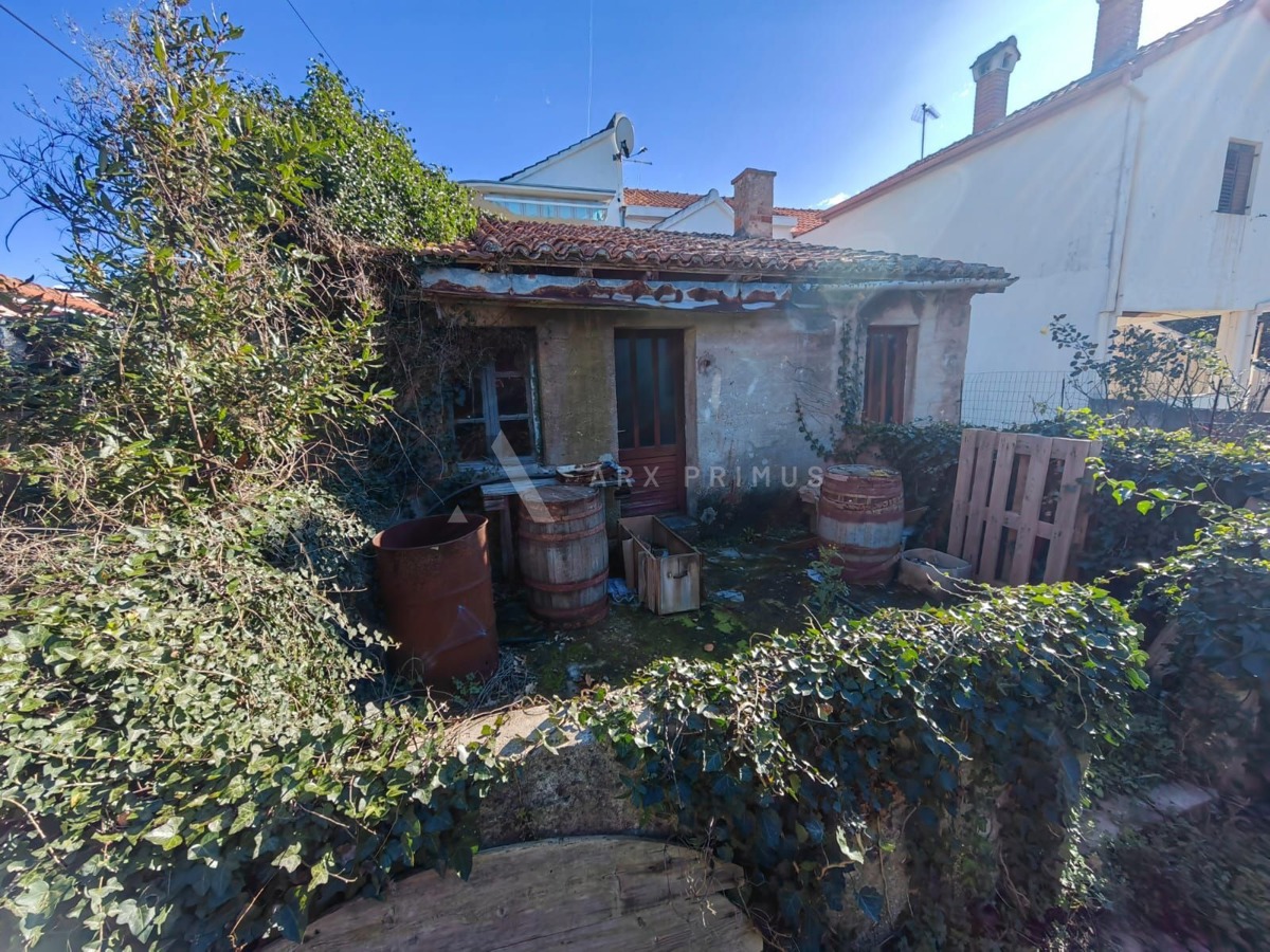 Kuća u blizini mora za rekonstrukciju, Petrčane, Zadar