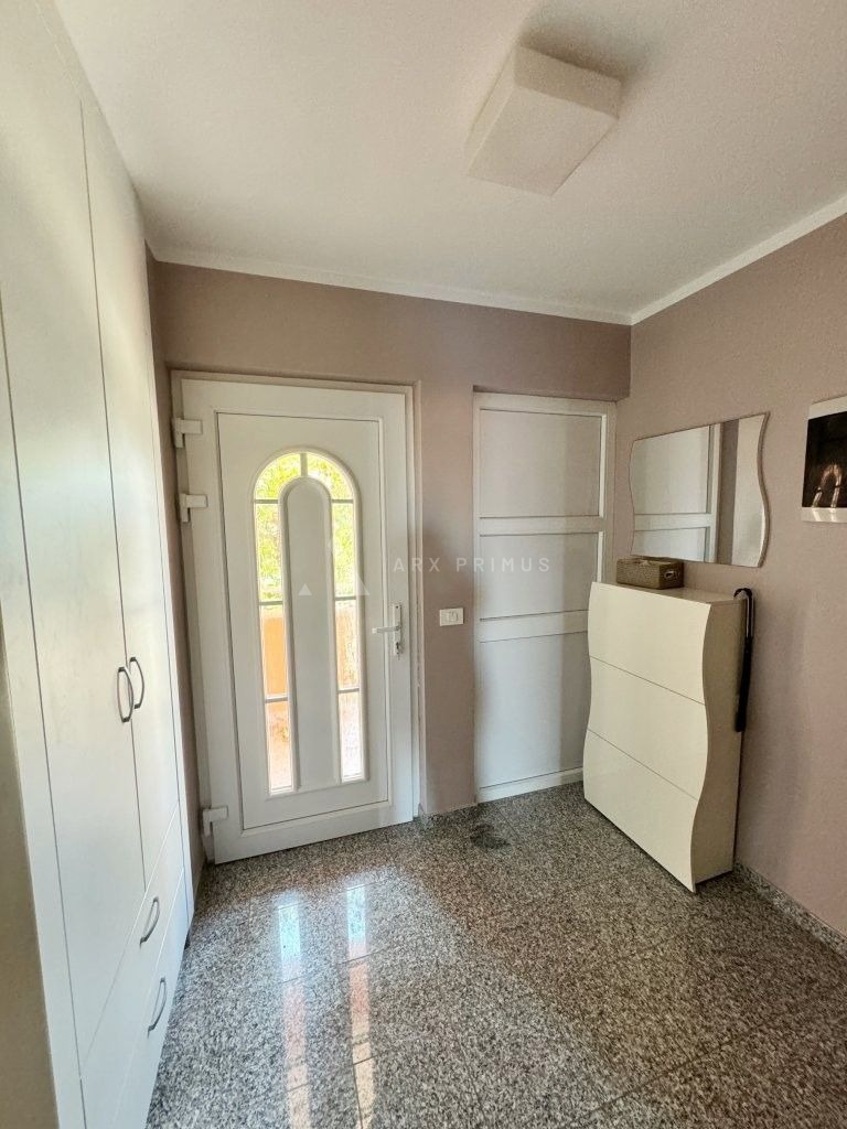 Kuća na odličnoj poziciji s lijepim vrtom, Crveni Vrh, Umag