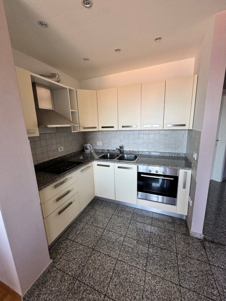 Kuća na odličnoj poziciji s lijepim vrtom, Crveni Vrh, Umag