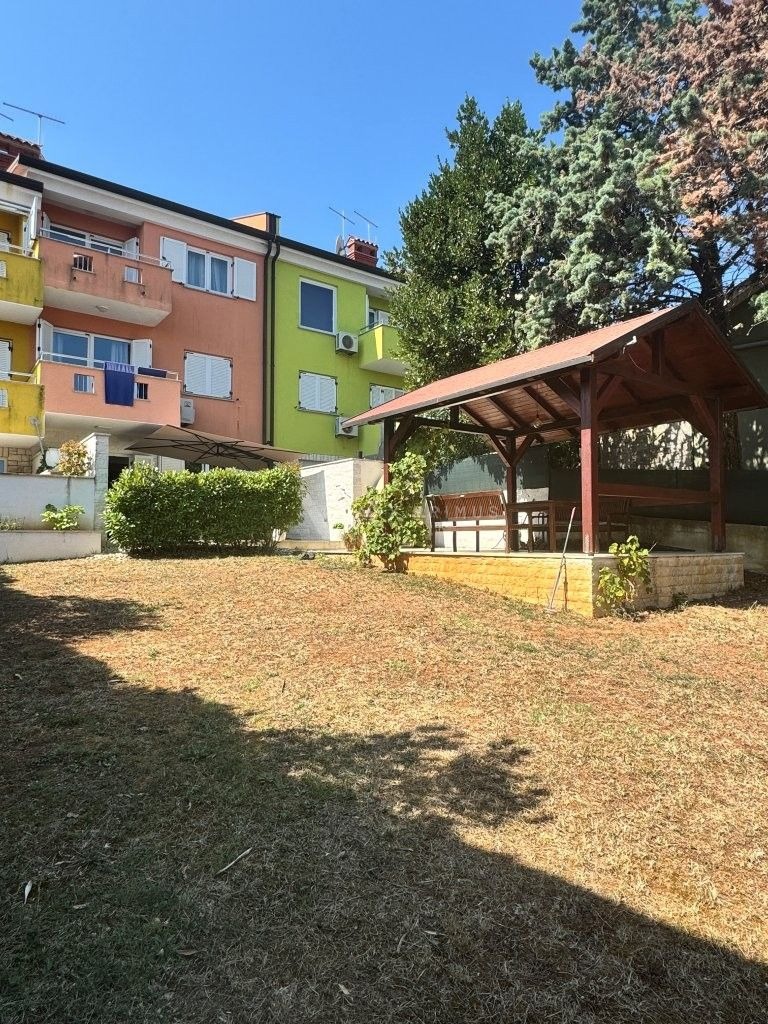 Kuća na odličnoj poziciji s lijepim vrtom, Crveni Vrh, Umag