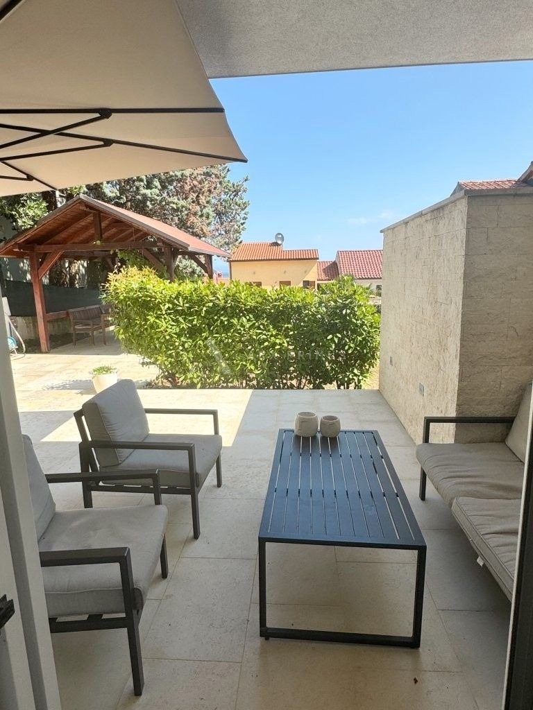 Kuća na odličnoj poziciji s lijepim vrtom, Crveni Vrh, Umag