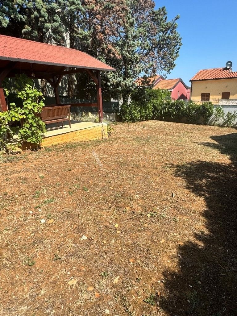 Kuća na odličnoj poziciji s lijepim vrtom, Crveni Vrh, Umag