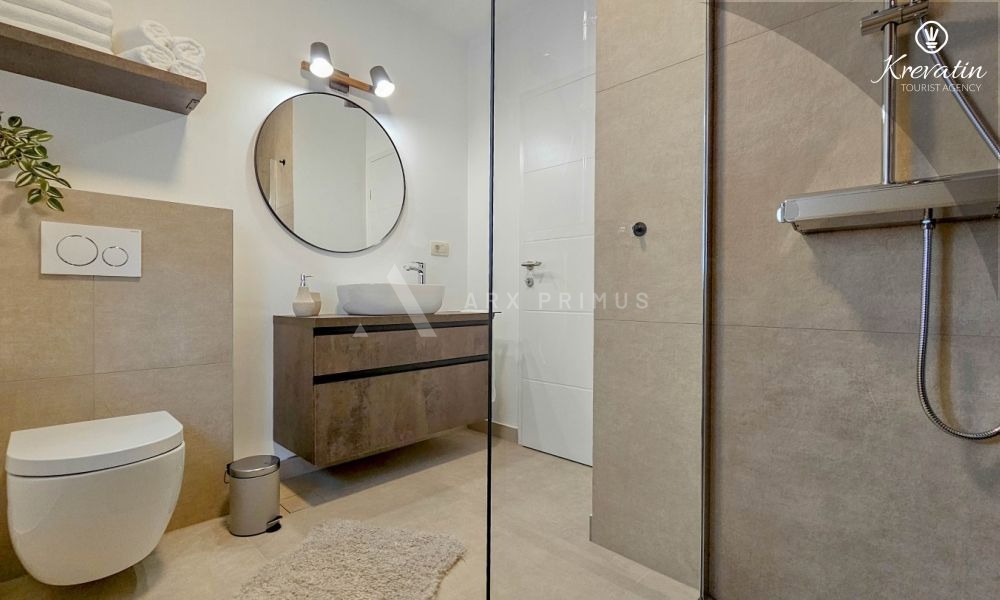 Kuća sa bazenom na odličnoj lokaciji, Zambratija, Umag