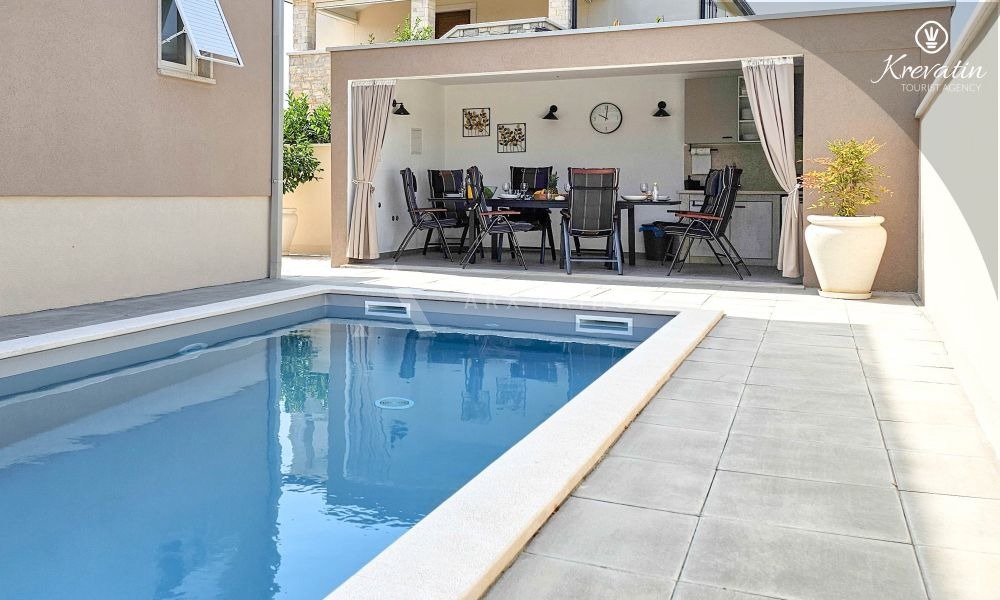 Kuća sa bazenom na odličnoj lokaciji, Zambratija, Umag