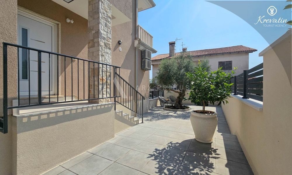 Kuća sa bazenom na odličnoj lokaciji, Zambratija, Umag