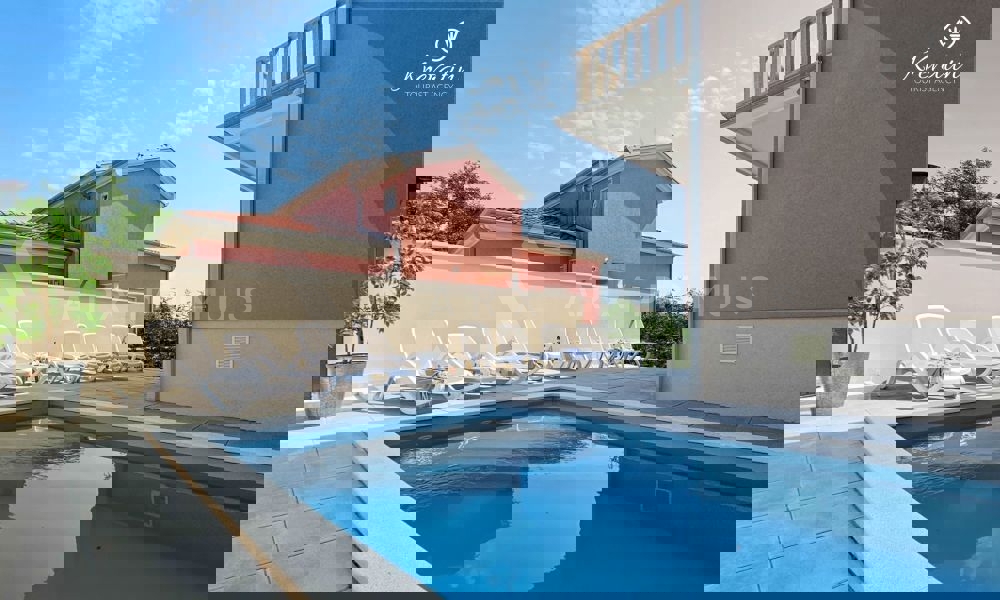 Casa con piscina in ottima posizione, Zambratija, Umago