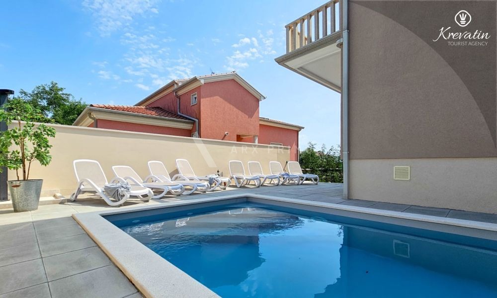 Kuća sa bazenom na odličnoj lokaciji, Zambratija, Umag