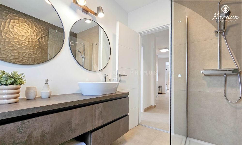 Kuća sa bazenom na odličnoj lokaciji, Zambratija, Umag