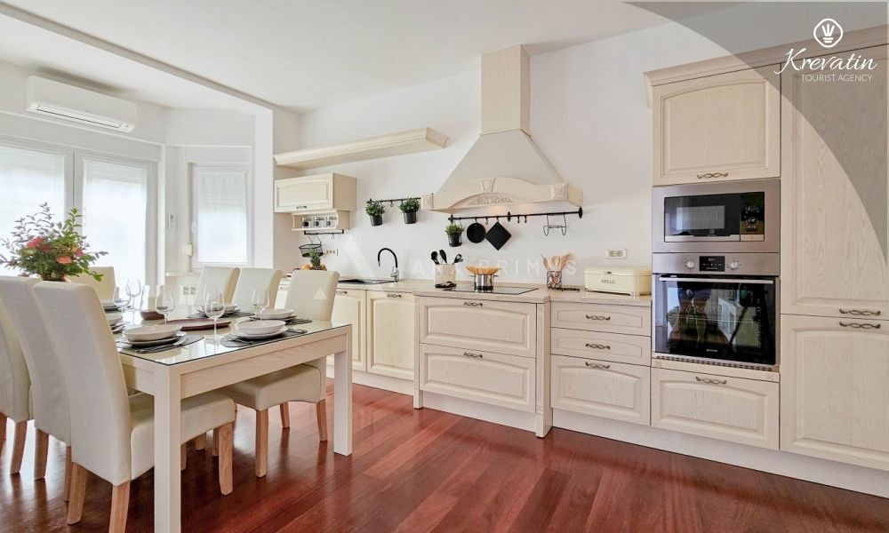 Kuća sa bazenom na odličnoj lokaciji, Zambratija, Umag