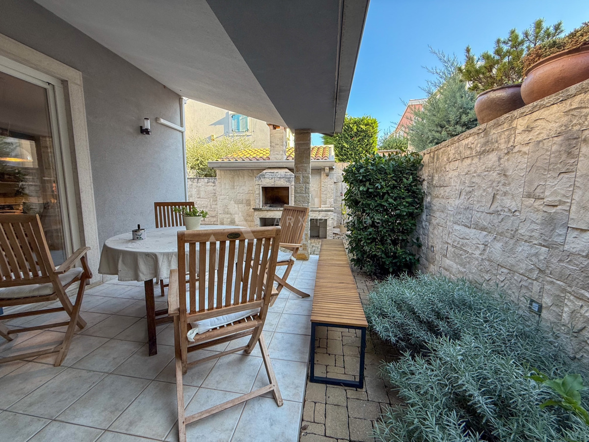 Dvojna kuća u Bašaniji – 350 m od mora