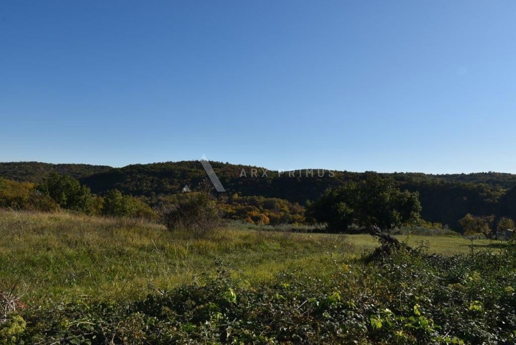 Građevinsko zemljište u Oskorušu, Buje