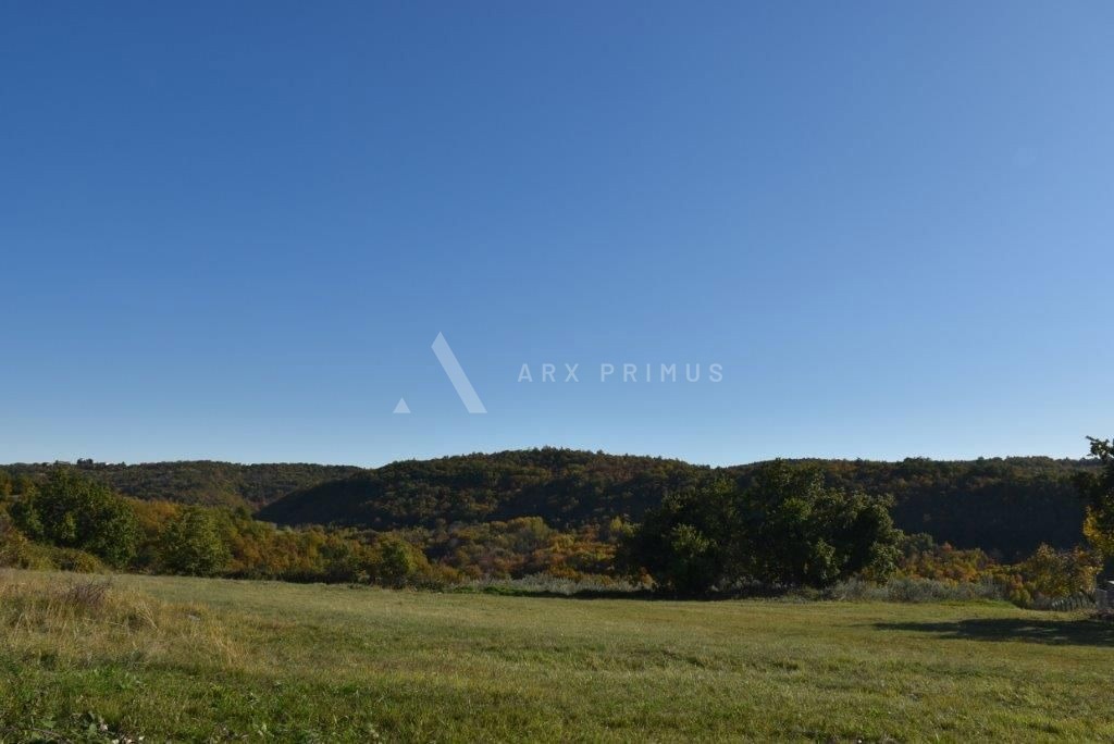 Građevinsko zemljište u Oskorušu, Buje